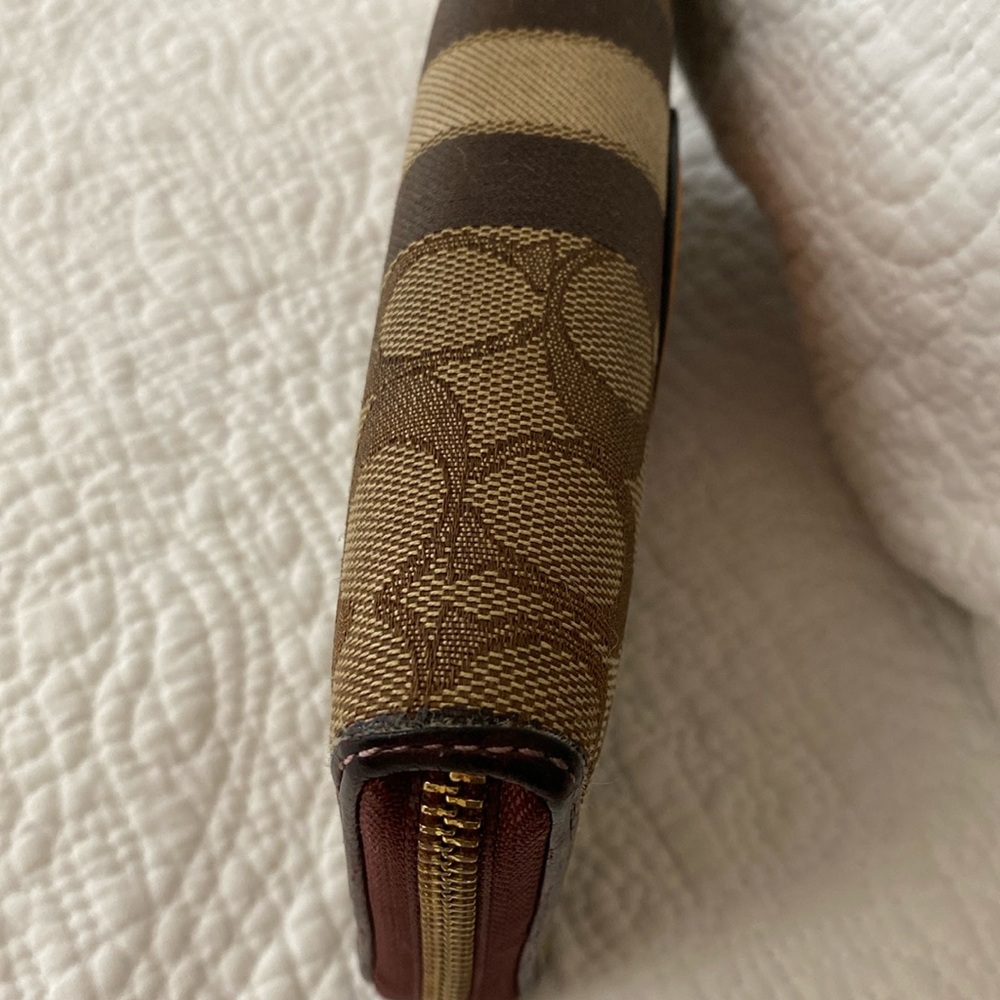Coach Signature Jacquard With Stripe Accordion Zip Wallet — America’s Original - Picture 9 of 17